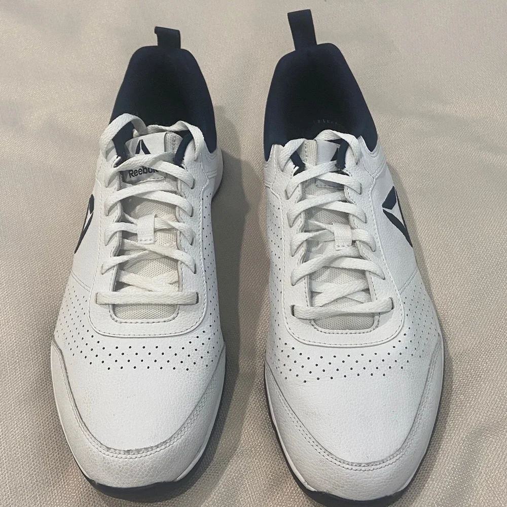 Reebok Men's White and Dark Blue Athletic Shoes. Size 10,5